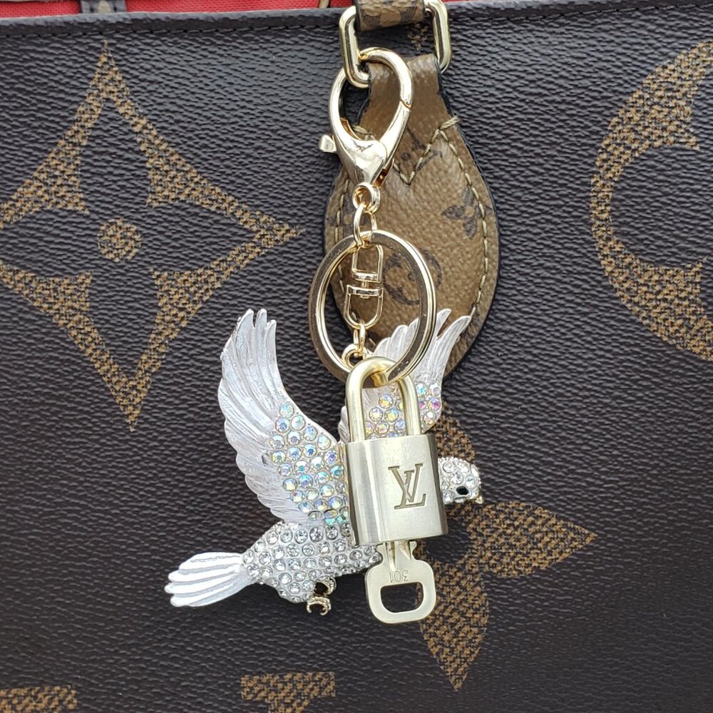 Authentic LV Gold Padlock 🔒Unbranded Dove Keychain Charm for Louis Vuitton Bags - Picture 13 of 13